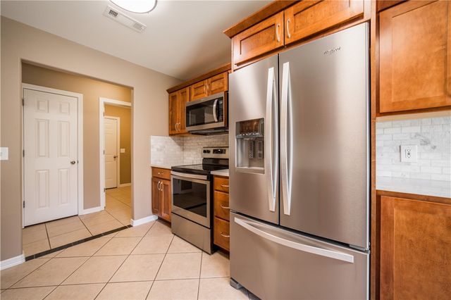 1701 N Valor, Siloam Springs, AR 72761