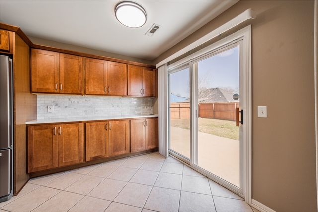 1701 N Valor, Siloam Springs, AR 72761