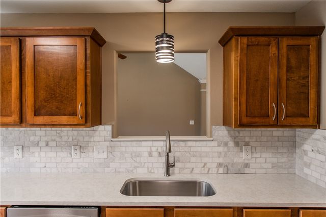 1701 N Valor, Siloam Springs, AR 72761