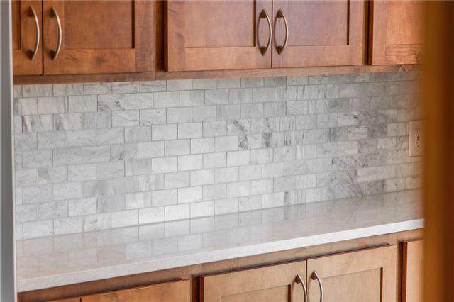 1701 N Valor, Siloam Springs, AR 72761