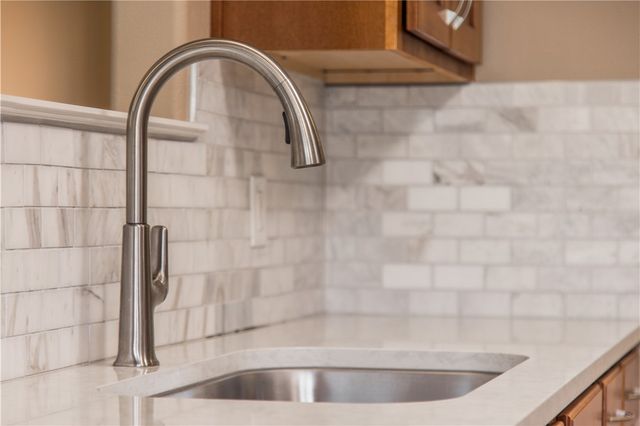 1701 N Valor, Siloam Springs, AR 72761