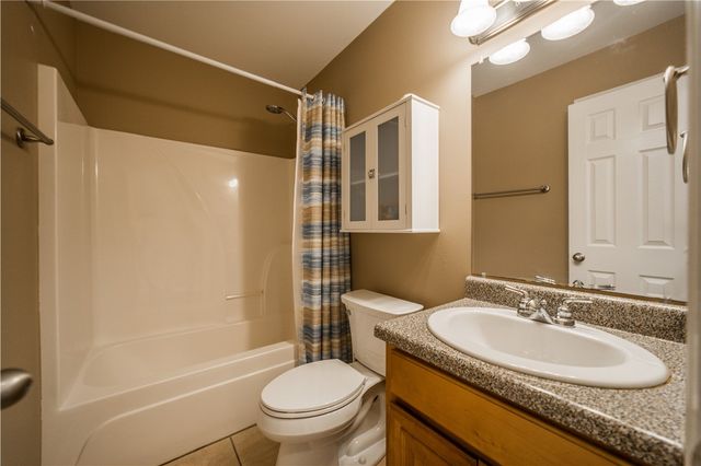 1701 N Valor, Siloam Springs, AR 72761