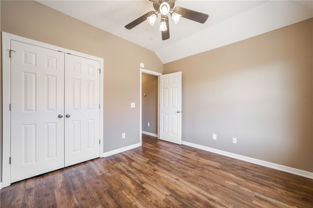 1701 N Valor, Siloam Springs, AR 72761