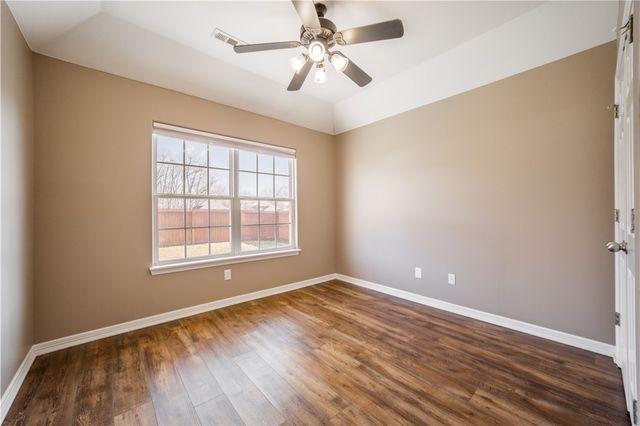 1701 N Valor, Siloam Springs, AR 72761