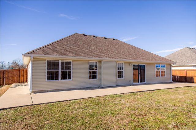 1701 N Valor, Siloam Springs, AR 72761