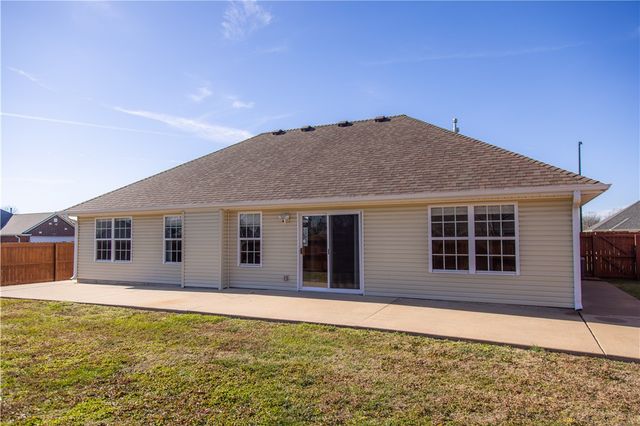 1701 N Valor, Siloam Springs, AR 72761