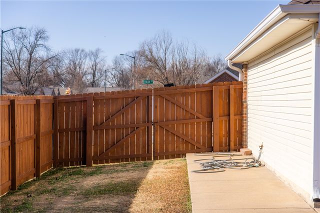 1701 N Valor, Siloam Springs, AR 72761