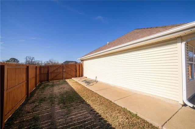 1701 N Valor, Siloam Springs, AR 72761