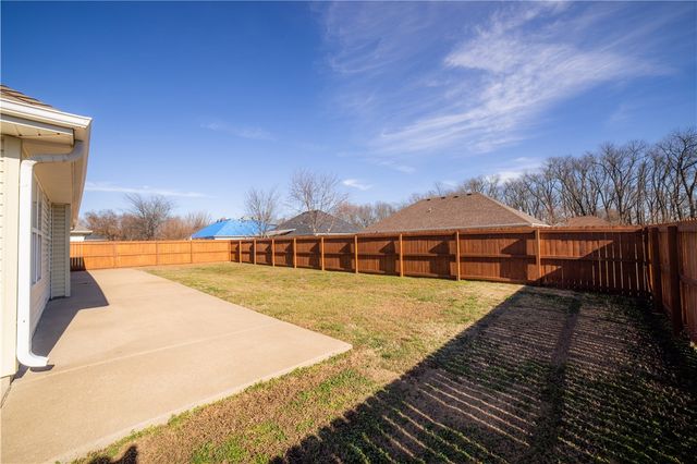1701 N Valor, Siloam Springs, AR 72761