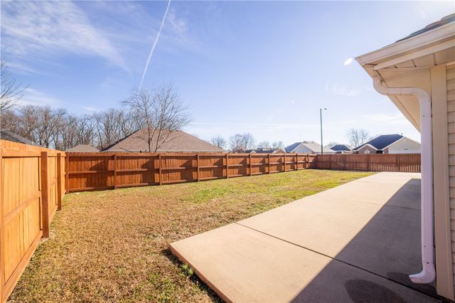 1701 N Valor, Siloam Springs, AR 72761