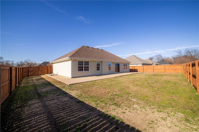 1701 N Valor, Siloam Springs, AR 72761