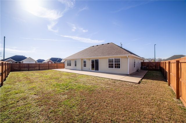 1701 N Valor, Siloam Springs, AR 72761