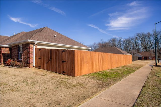 1701 N Valor, Siloam Springs, AR 72761