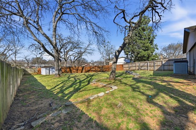 2704 Scenic Hills Drive, Bedford, TX 76021