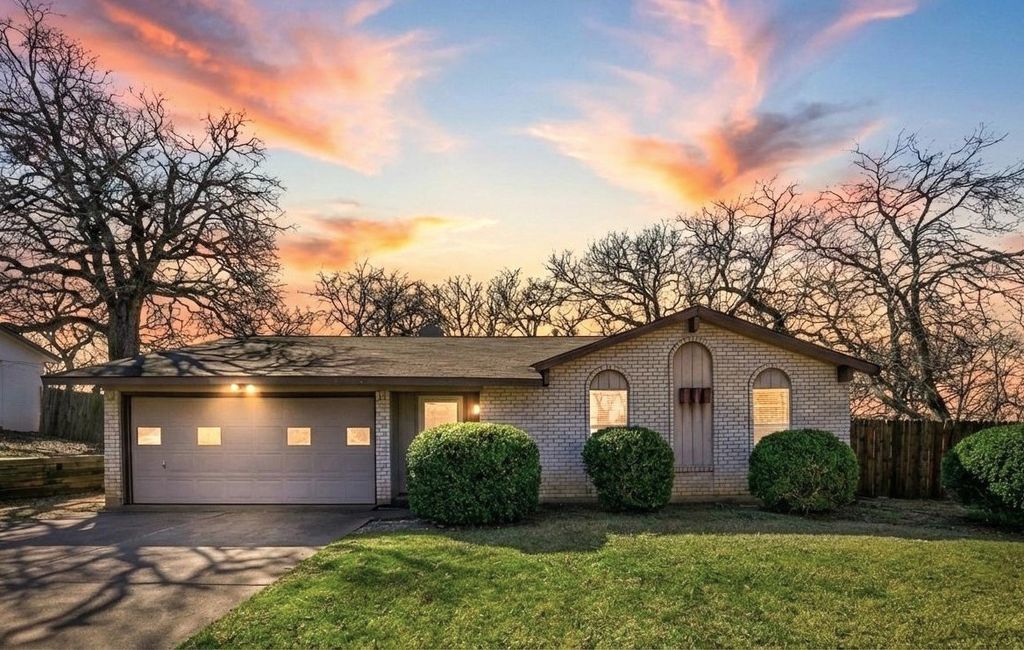 2704 Scenic Hills Drive, Bedford, TX 76021