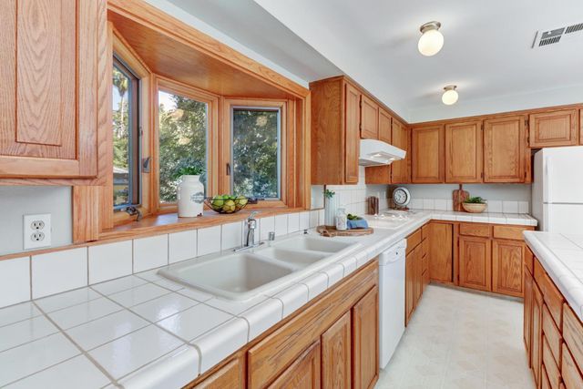1550 Castec Dr, Sacramento, CA 95864