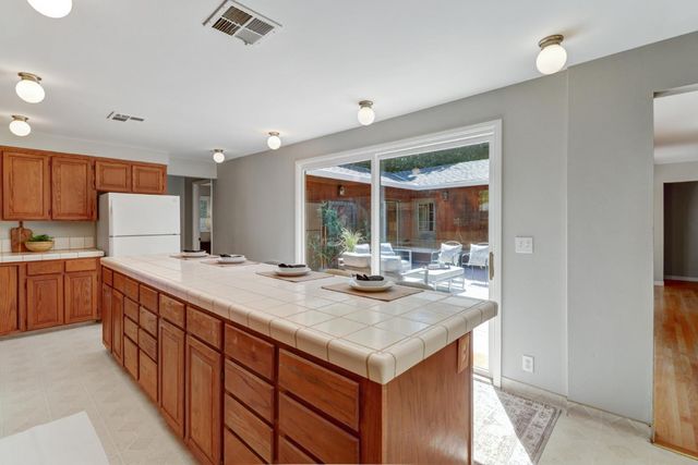 1550 Castec Dr, Sacramento, CA 95864