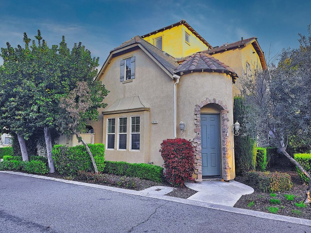 3828 Trenton Lane, Clovis, CA 93619