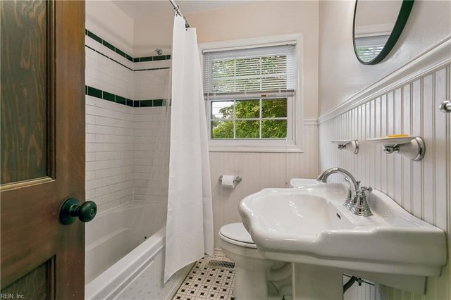 6 Hickory Hill RD, Hampton, VA 23666