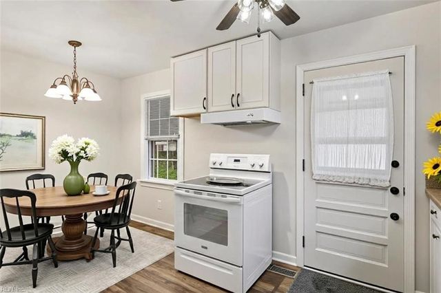 6 Hickory Hill RD, Hampton, VA 23666