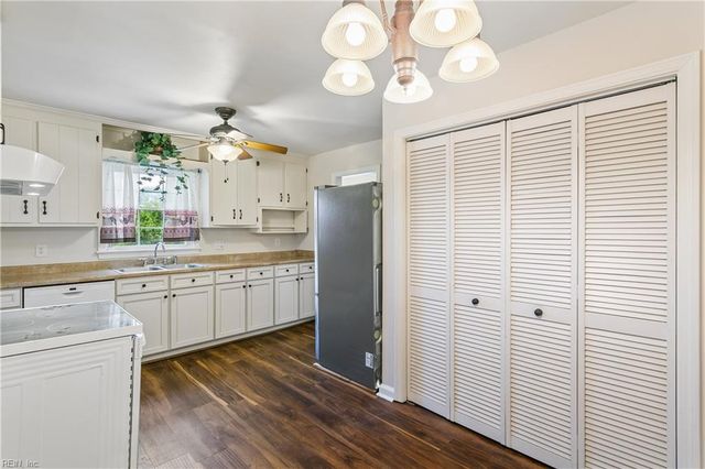 6 Hickory Hill RD, Hampton, VA 23666