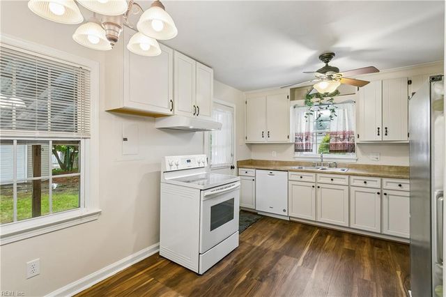 6 Hickory Hill RD, Hampton, VA 23666