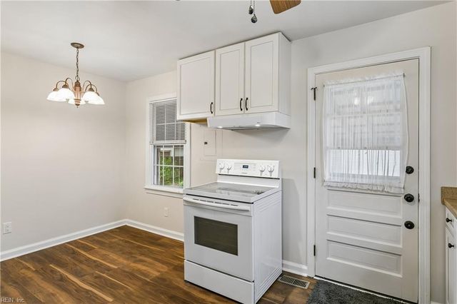 6 Hickory Hill RD, Hampton, VA 23666