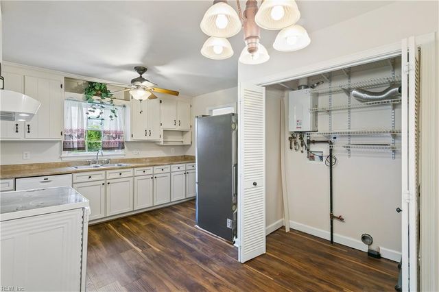 6 Hickory Hill RD, Hampton, VA 23666
