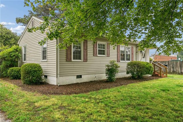 6 Hickory Hill RD, Hampton, VA 23666
