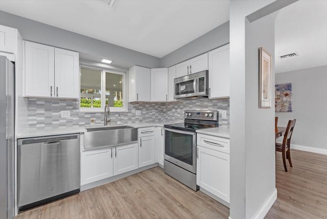 2811 NE 45th Street, Lighthouse Point, FL 33064