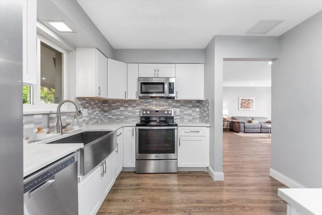 2811 NE 45th Street, Lighthouse Point, FL 33064