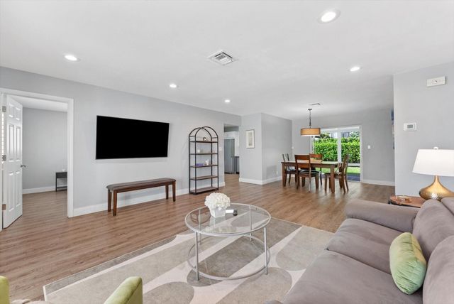 2811 NE 45th Street, Lighthouse Point, FL 33064