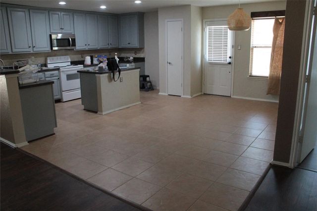 2059 La Salle Trail, Grand Prairie, TX 75052