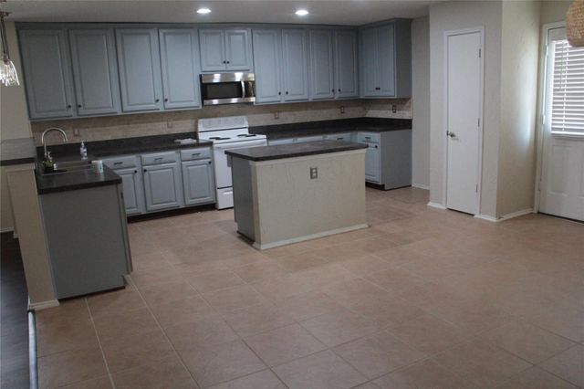 2059 La Salle Trail, Grand Prairie, TX 75052