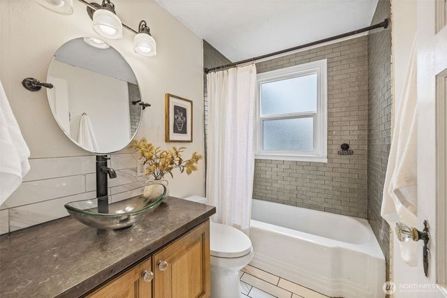 638 N Skyline Drive, Tacoma, WA 98406