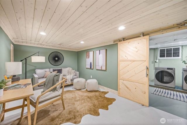 638 N Skyline Drive, Tacoma, WA 98406