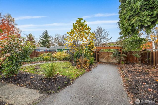 638 N Skyline Drive, Tacoma, WA 98406