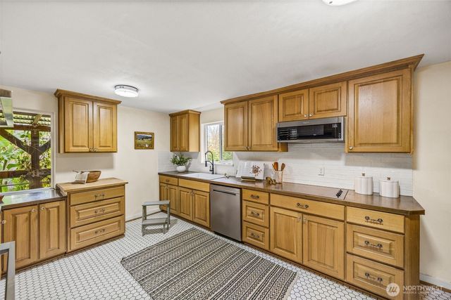 638 N Skyline Drive, Tacoma, WA 98406