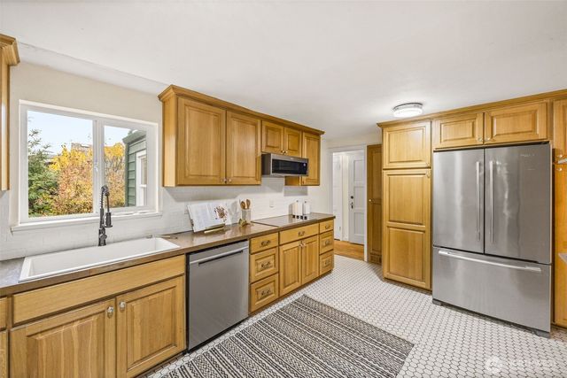 638 N Skyline Drive, Tacoma, WA 98406