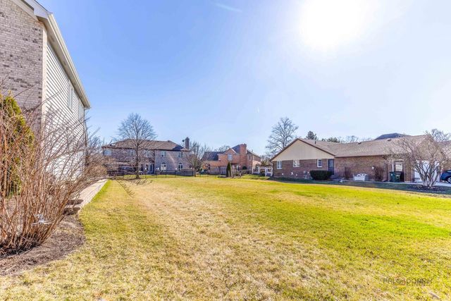 1309 E Brookwood Drive, Arlington Heights, IL 60004