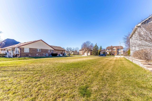 1309 E Brookwood Drive, Arlington Heights, IL 60004