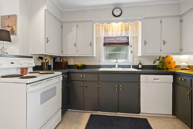 225 S Clymer Street, Pentwater, MI 49449