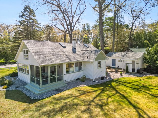 225 S Clymer Street, Pentwater, MI 49449