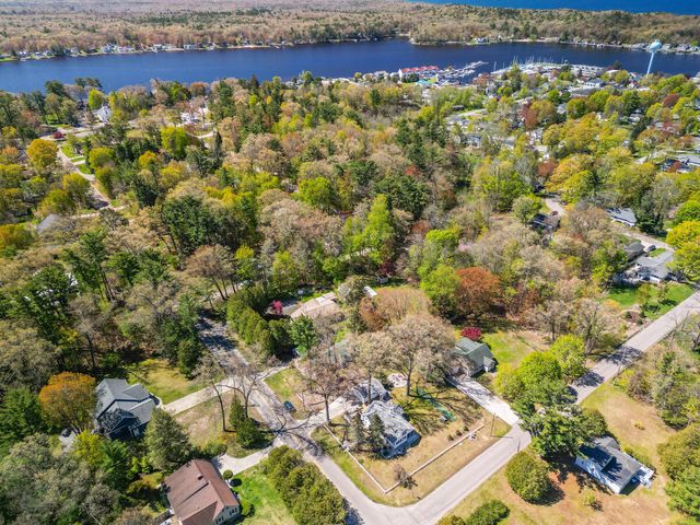 225 S Clymer Street, Pentwater, MI 49449