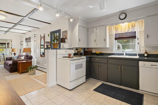 225 S Clymer Street, Pentwater, MI 49449