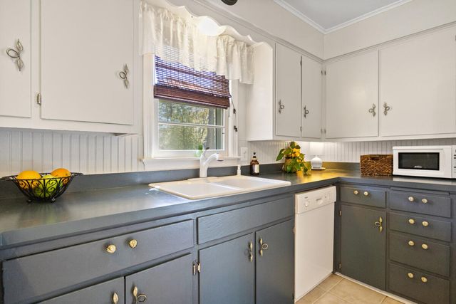 225 S Clymer Street, Pentwater, MI 49449