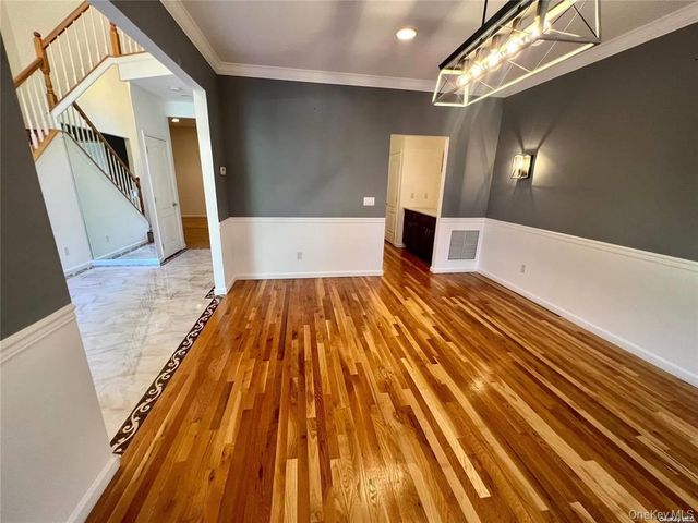 39 Independence Way, Miller Place, NY 11764