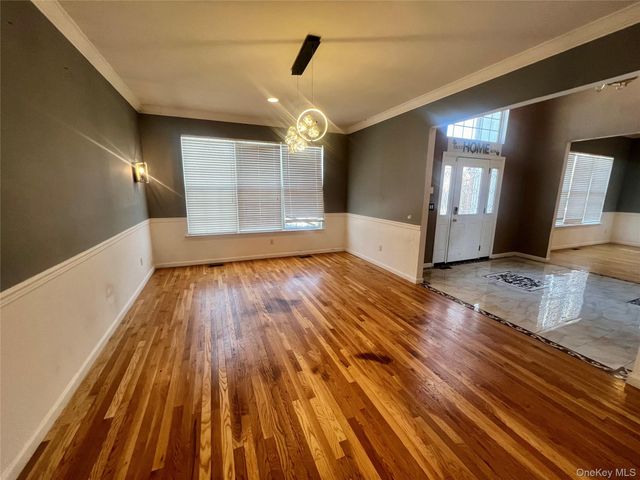 39 Independence Way, Miller Place, NY 11764