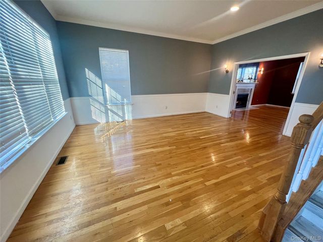 39 Independence Way, Miller Place, NY 11764