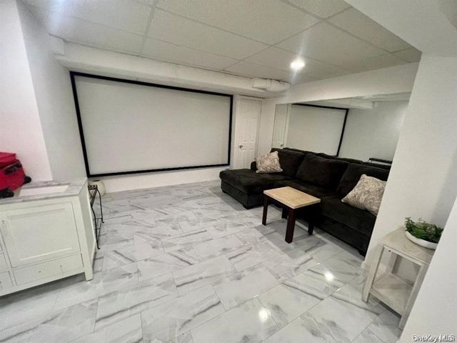 39 Independence Way, Miller Place, NY 11764